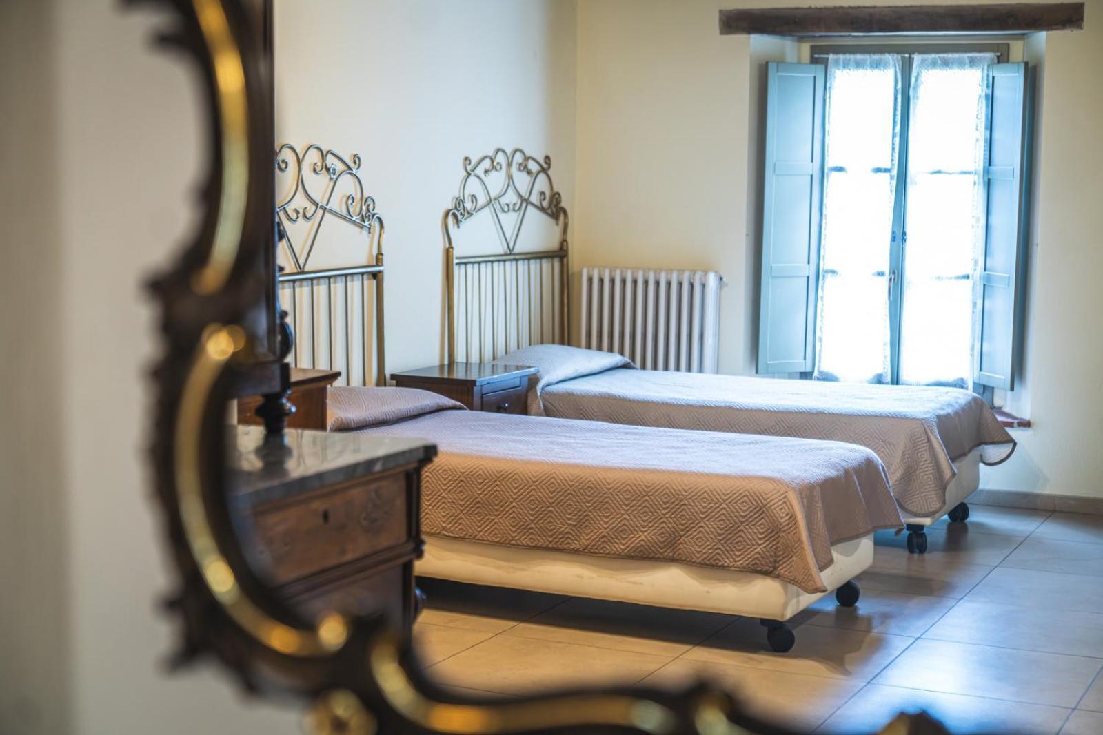 Hotel La Tavola Rotonda Cortemaggiore ภายนอก รูปภาพ