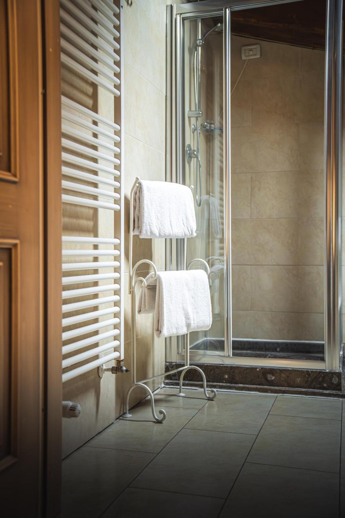 Hotel La Tavola Rotonda Cortemaggiore ห้อง รูปภาพ