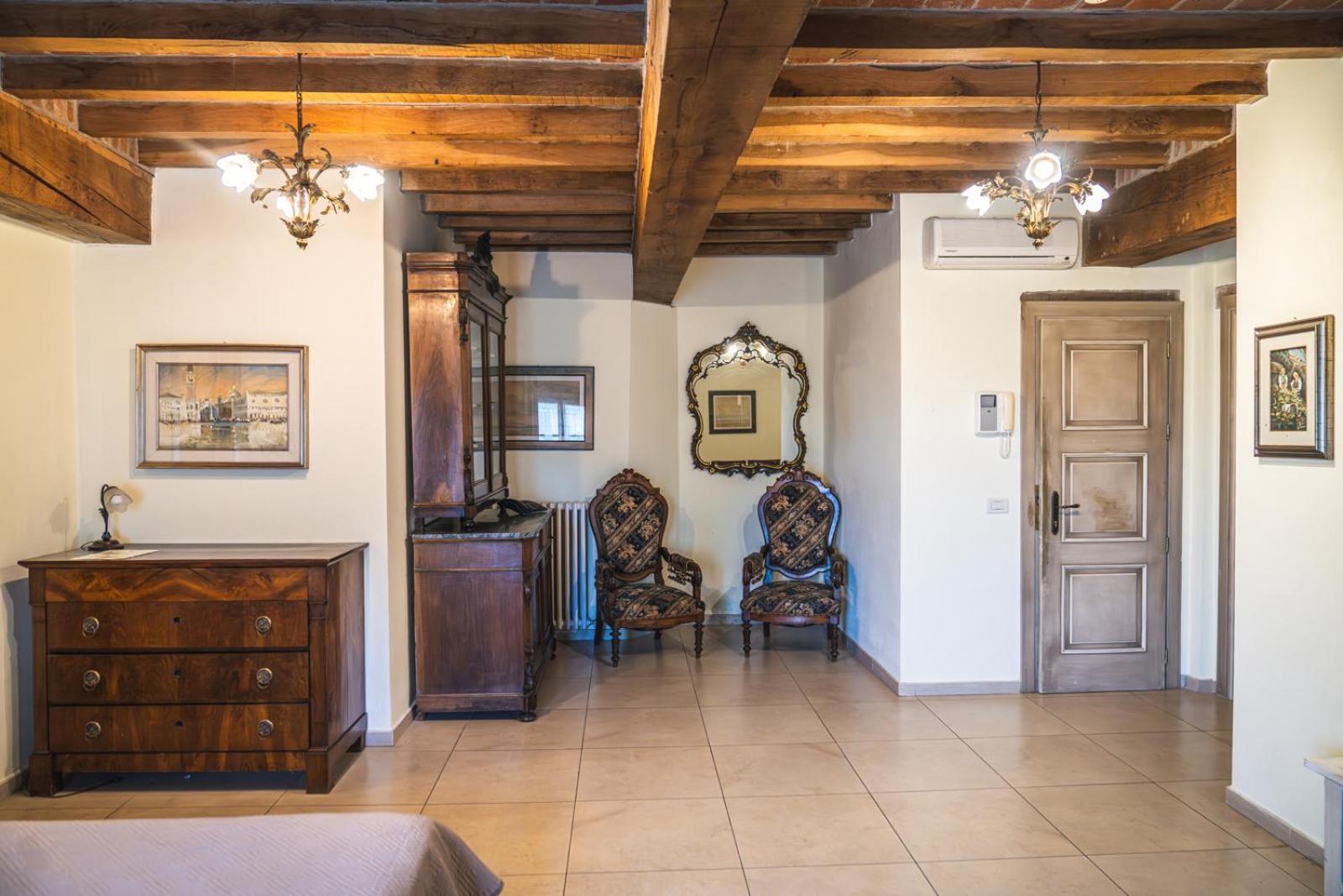 Hotel La Tavola Rotonda Cortemaggiore ภายนอก รูปภาพ