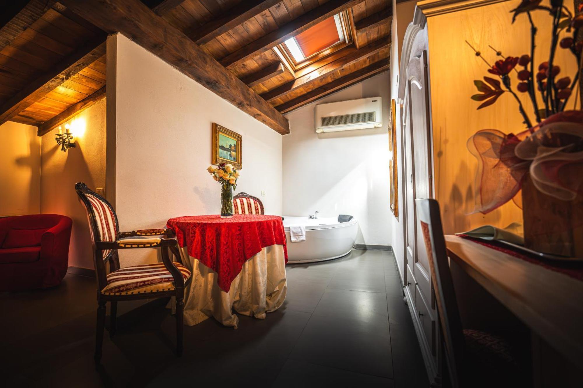 Hotel La Tavola Rotonda Cortemaggiore ภายนอก รูปภาพ