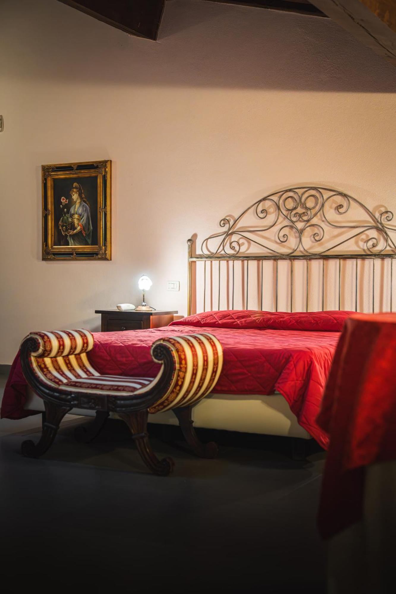 Hotel La Tavola Rotonda Cortemaggiore ภายนอก รูปภาพ