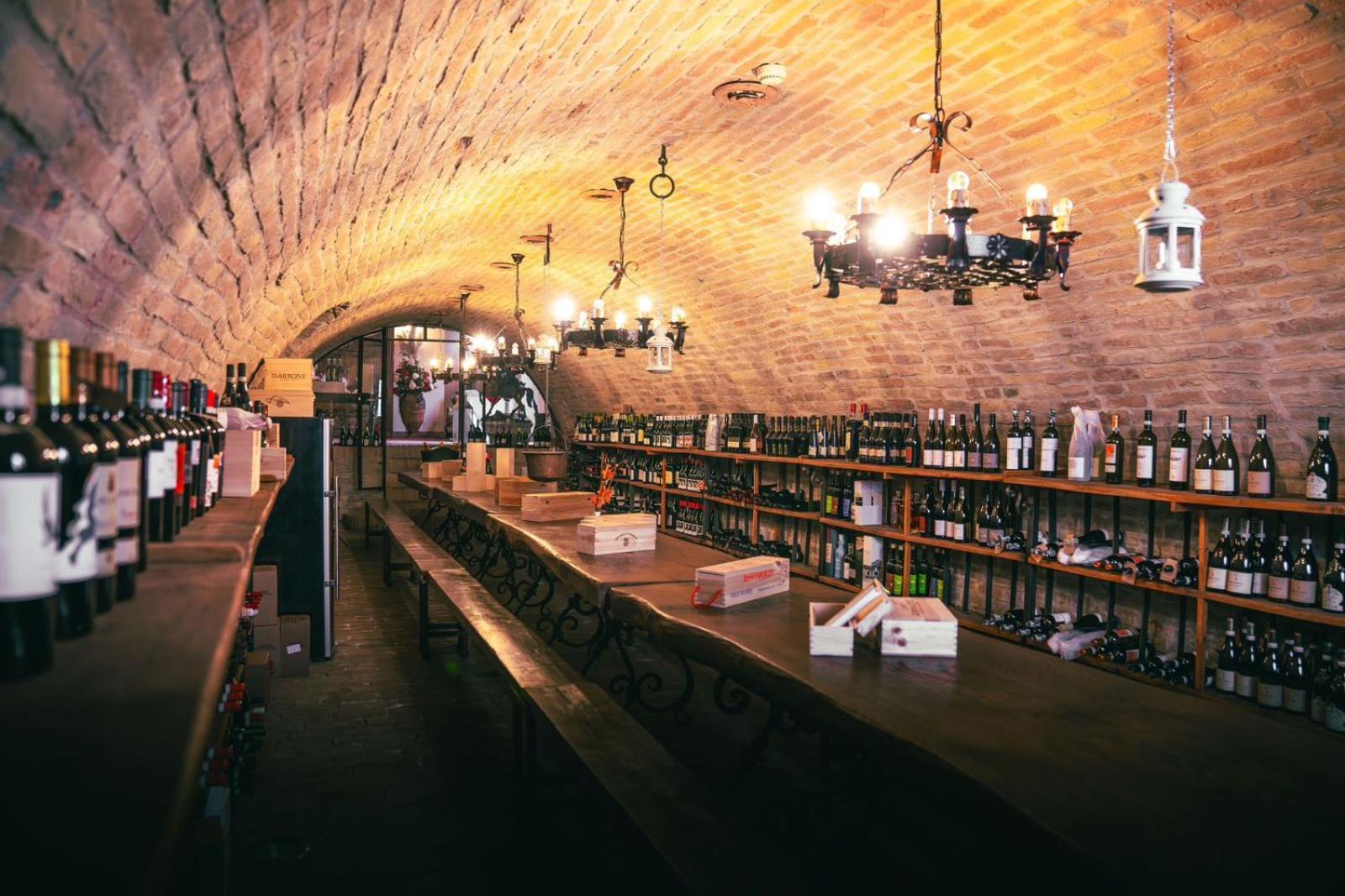 Hotel La Tavola Rotonda Cortemaggiore ภายนอก รูปภาพ