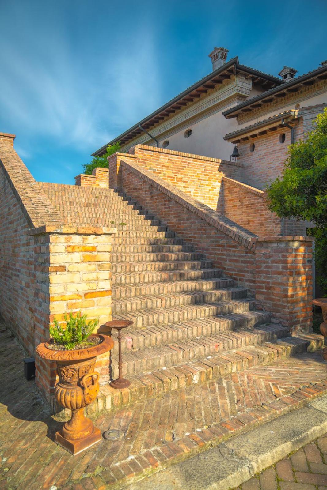 Hotel La Tavola Rotonda Cortemaggiore ภายนอก รูปภาพ