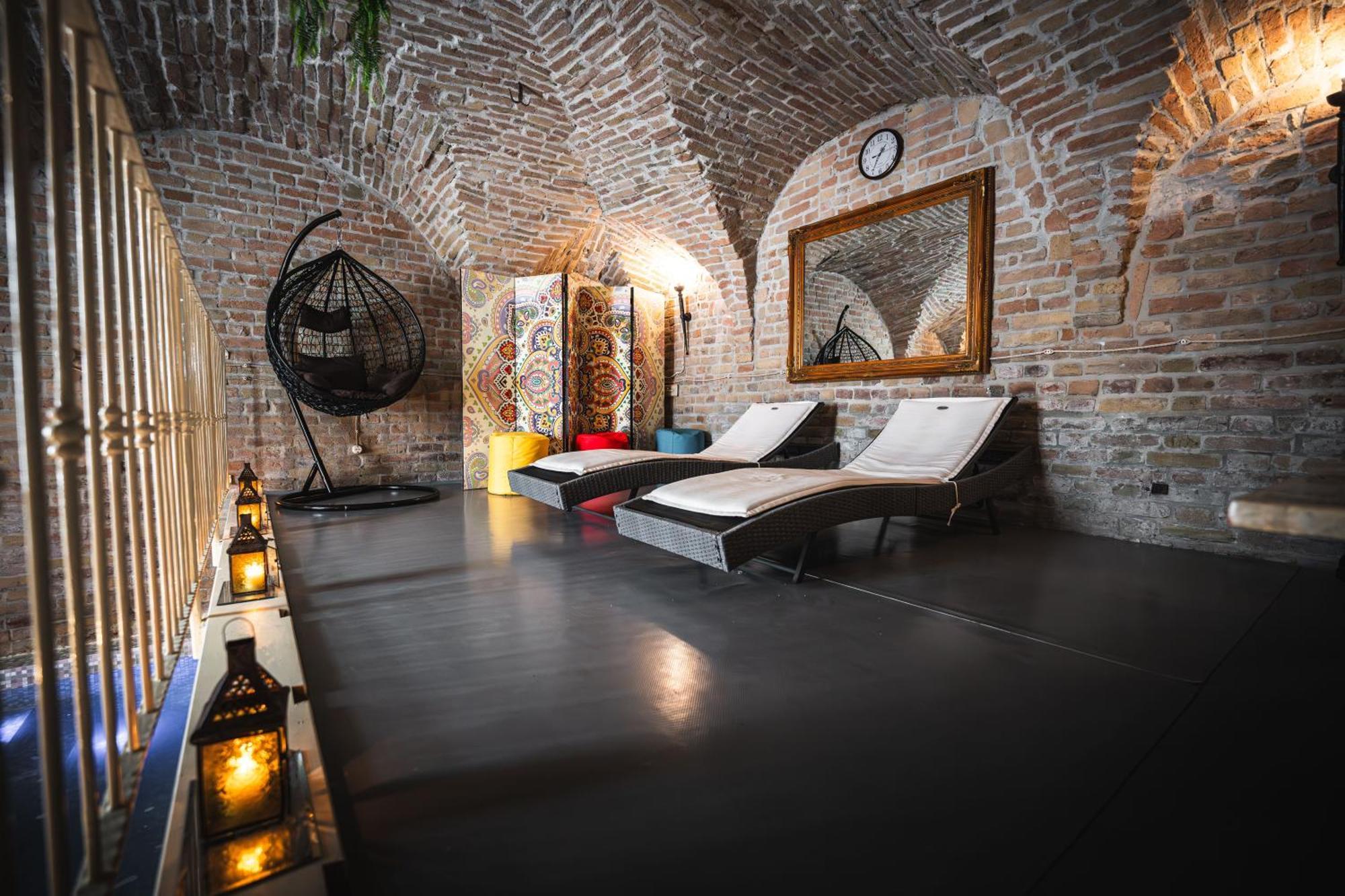 Hotel La Tavola Rotonda Cortemaggiore ภายนอก รูปภาพ